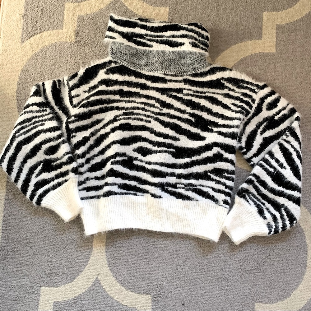 Crop top sweater